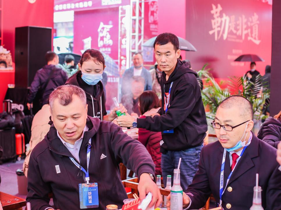 連鎖火鍋店如何在試營業期間積累客人？